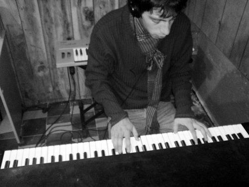 Music Composer @Voltaere, Piano & Synthesizer // Instagram: @vintage_rhodes