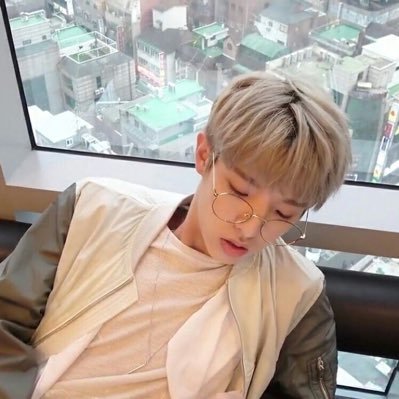 ให้นายแว่นมือกีตาร์คนนั้นหยุดน่ารักจ่ายเท่าไหร่ @Jae_day6 I love you 🤟💚