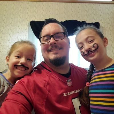 Football loving family man. Minecraft novice and dabbler in video game recording. YouTube: https://t.co/PVIdTRkY0T or Twitch: Yessirnick