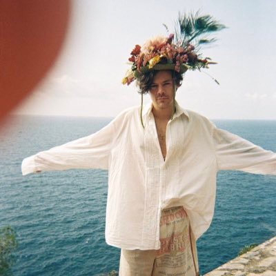 gxldentom's profile picture. 𝘪 𝘬𝘯𝘰𝘸 𝘵𝘩𝘢𝘵 𝘺𝘰𝘶’𝘳𝘦 𝘴𝘤𝘢𝘳𝘦𝘥 𝘣𝘦𝘤𝘢𝘶𝘴𝘦 𝘪’𝘮 𝘴𝘰 𝘰𝘱𝘦𝘯