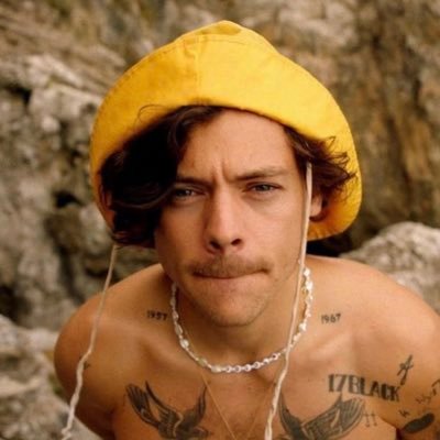 rainb3rry_'s profile picture. 