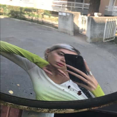@ellybibbi