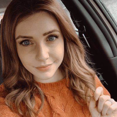 HeyItsJessieF's profile picture. I pretty much just share pics from my island nowadays..🍎