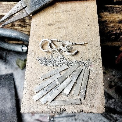 Metalsmith and artist inspired by tinkering and hammering.
#voteblue #blacklivesmatter #wearamask