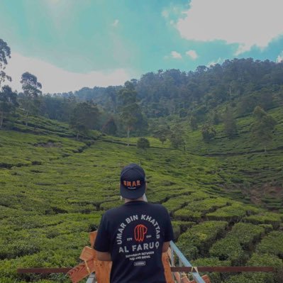 Suka menulis - Penikmat buku - Pendengar yang baik. “Aku adalah jodohmu di masa depan” | Order buku “RESAH” - https://t.co/P4I4DhRtxR