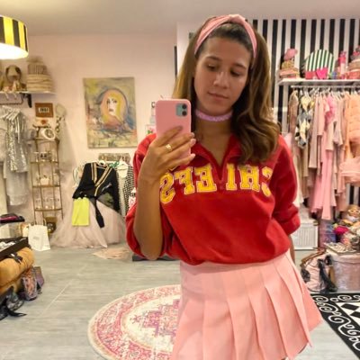 ZoeAlexB's profile picture. who is this irresistible creature who has an insatiable love for the dead?