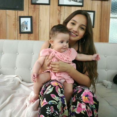 ❤Bailarina❤ 
Técnica en Gestión de Empresas🎓
- Perros🐕 
- Gatos🐈
- Familia y Amigos💏👪