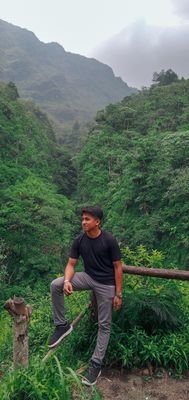 ilham_histogram's profile picture. currently saying yes to new adventures.