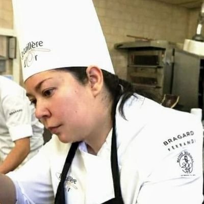 Recetas con sabor Venezolano🇻🇪
Chef Pastelería/Panadería/Chocolatier
Medalla Bronce Pastelería-Chocolate Paris 2018🏅
Escucha entrevista: https://t.co/lNTlko7SXI