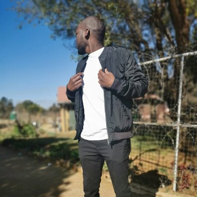 A man who's always viewing 🎑 a pleasant smile 😊
Football ⚽ Fan
Loves Good 👍 Music 🎷 🎻🎵
A Capricornian ♑
M'Tsonga 🇿🇦
Wits Alumni 🎓