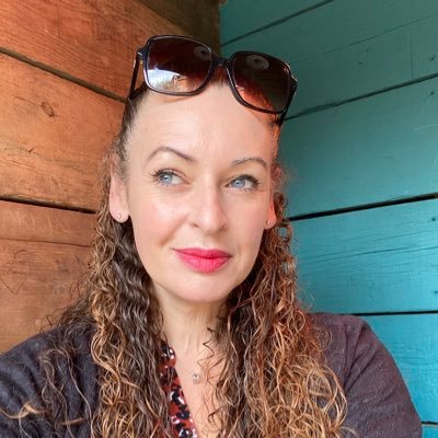West London girl who works in education but also likes reading and sitting down, laughing and the occasional photo.