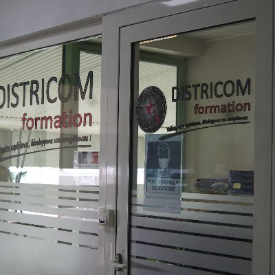 Centre de formation pour adultes et pour apprentis spécialisé dans le domaine du commerce et de la logistique.