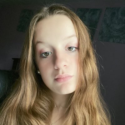 juliaparker0325's profile picture. 