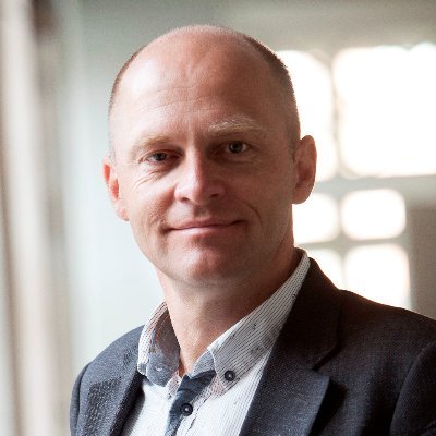 Formand for DI Træsektionen under DI Byggeri, stifter og direktør i Skou Gruppen og Byrådsmedlem i Gladsaxe for Venstre.