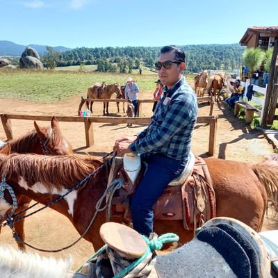 AldSantes's profile picture. ver películas estar con los amigos y jugar fut ..... :) leer . 👍🏻viajar conocer gente, comer rico en cada pueblo de México.