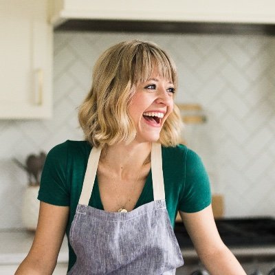 Emmy-nominated How-to Home + Cooking Expert. Sharing tips, techniques, and tools for building your best home life! 
TV Host • Chef • Author • Content Creator