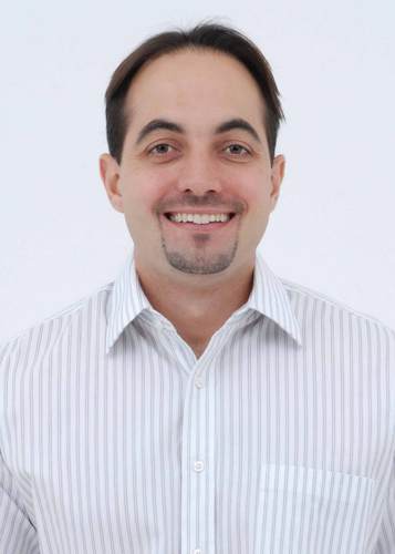 Casado. Fui vereador e o deputado estadual mais votado em Goiânia nas últimas eleições. Atual Presidente do PMDB em Goiás.