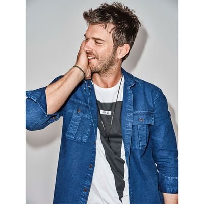 Love yourself !! 
In love  with  #KıvançTatlıtuğ ♥♥ #FanAccount 
No Politics