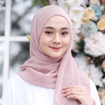 khadijah_scarf's profile picture. Chic & Modest Hijab Pashmina | Instagram khadijah_scarf