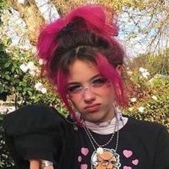 BloxJourneys's profile picture. — ❀ check pinned ♡