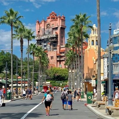 morningsmile16's profile picture. everything 🏀  🏈 ⚽️