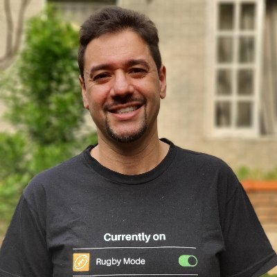 Atuando na direção executiva do CADI BRASIL, esposo, pai, apaixonado por livros e um curioso sobre a vida!
