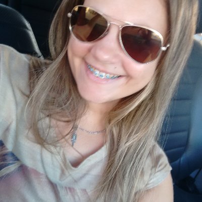 IvniaViana's profile picture. Ser uma pessoa verdadeira,falar tudo que penso,ser alegre,ser amiga,etc.