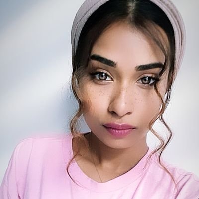 KindaVeiled's profile picture. Just another girl in her nutshell!