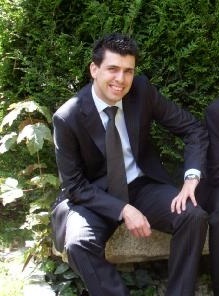 Hoteleiro com mais de 6 anos de experiência em cargos de direção, formador com CCP e profissional de decoração de interiores.
e: adelino_ac@hotmail.com