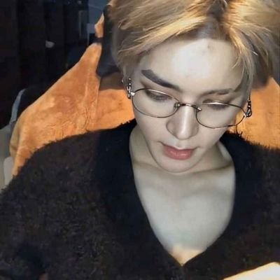 JaoFhx's profile picture. 𝒂𝒃𝒐𝒗𝒆 𝒕𝒉𝒆 𝒔𝒌𝒚 𝒕𝒉𝒆𝒓𝒆 𝒂𝒓𝒆 𝒔𝒕𝒊𝒍𝒍 𝒄𝒍𝒐𝒖𝒅𝒔.☁️