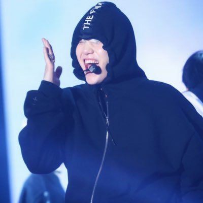 lightdaeguwu's profile picture. 2021 AMAs ARTIST OF THE YEAR.