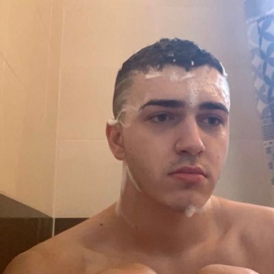 LaVillaTwi's profile picture. Bienvenue sur le compte officiel du groupe twitter La Villa, créé le 28 octobre 2017.