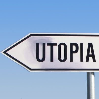 La utopía está en el horizonte. Camino dos pasos y ella se aleja dos pasos ¿Entonces para qué sirve la utopía? Para eso sirve la utopía, para caminar. (Galeano)