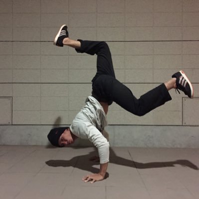 沖縄の、演芸集団FECという団体で、performerとして活動してます。大兼のぞみwithDJレイコのDJレイコの名義でも活動してます。
