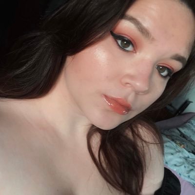 fabulousbatman's profile picture. im fat and hilarious, it’s basically my destiny to play the best friend in a movie. she/hers.