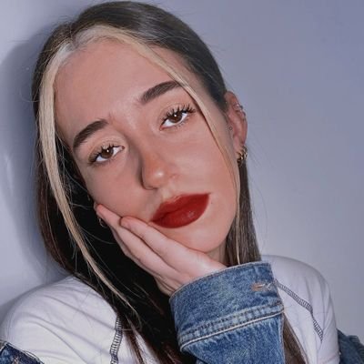 27 🏳️🌈 | Fotógrafa e intento de escritora con raíces Argentinas residiendo en España. Algo extrovertida, muy transparente y bastante sencilla. Lesbian af.