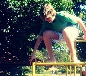 FC criado em 24/08/2010 
Theo seguiu 27/01/2011 , ♥
Dona : @monikedelly_

na esperança que o Theo um dia nos responda . ;*