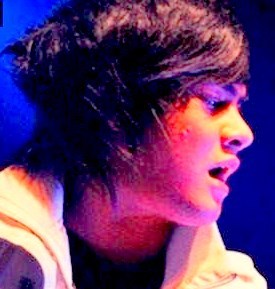 Teu olhar koba,totalmente dedicado a fazer esse menino prodigio sempre FELIZ ! - dona @HappyrockThce , 17/10/2010