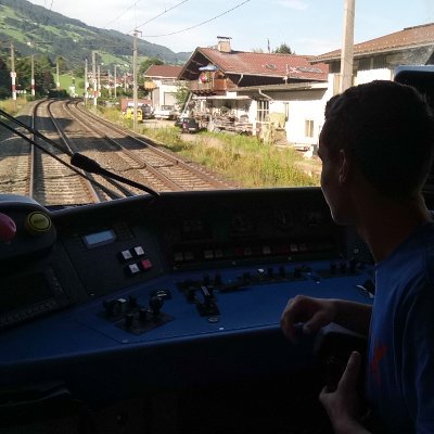 Apassionat a les noves tecnologies, als avions i al ferrocarril.
🚃🚉🚄✈🚠