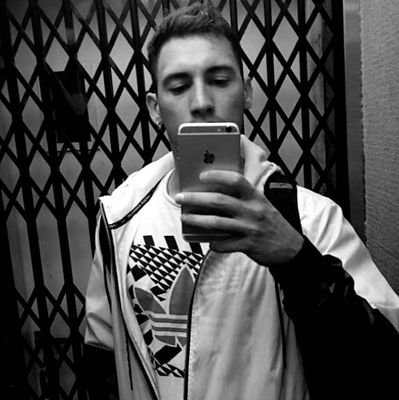 GabrieelAguilar's profile picture. Para triunfar en la vida, no es importante llegar primero. Para triunfar simplemente hay que llegar, levantándose cada vez que se cae en el camino. Hokage🔥