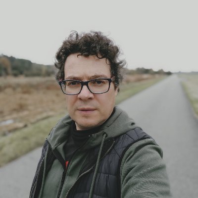 Rafi_eM's profile picture. W kolejności: tata, mąż i domorosły filozof. Pasjonat automatyzacji i sztucznej inteligencji. Bardziej inwestor niż trader. Zawodowo bezpiecznik.