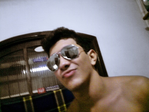 mão na cabeça e skate no pé♪