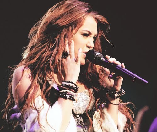Miley meu verdadeiro amr, minha verdadeira i n s p i r a ç ão . meu tudo, meu ar *=* , clique em follow e veja uma chuuva de maioneese .