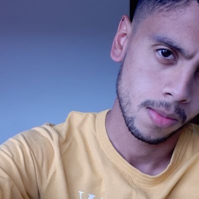Público emociones sin sentido y a veces soy un pobre resentido, pero en el fondo soy buena gente.