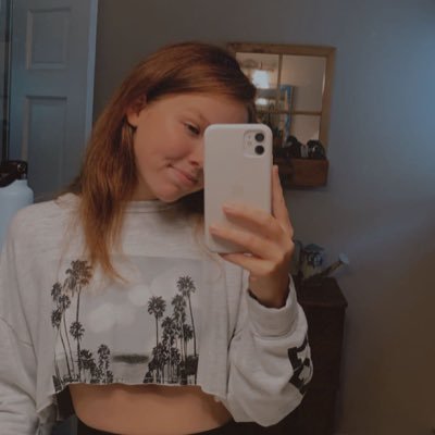 biz_mcaleer's profile picture. this is becoming a taylor swift fan account