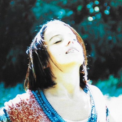 Revivons la folie des années 2000 avec Alizée ! Archives TV, archives presse, news de l'époque publiées régulièrement... Rendez-vous sur https://t.co/HcrUdjrC5t !