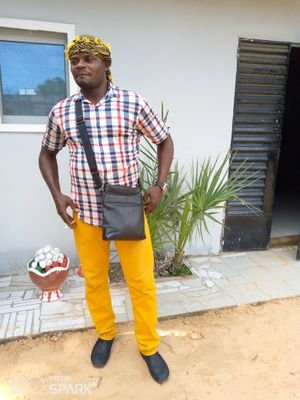 Olivier mabongo ateba est entrépréneur sélibatair père de un n'anfan vivant a n'jdamena