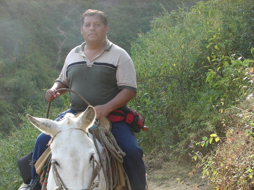 Nací en Íllimo, provincia de Lambayeque. Soy periodista y escritor.
Casado con Zully Y. Purizaca Santisteban, Hijos: Juan César, José Marýa  y Vania del Socorro