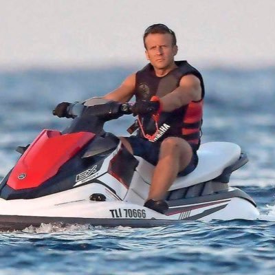 ceRuhland's profile picture. 64% communiste sur PolitiScales