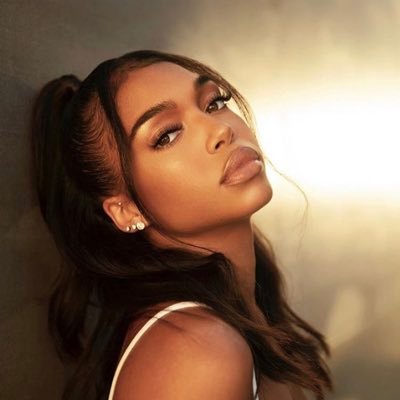 Theloriharvey's profile picture. IG: Loriharvey